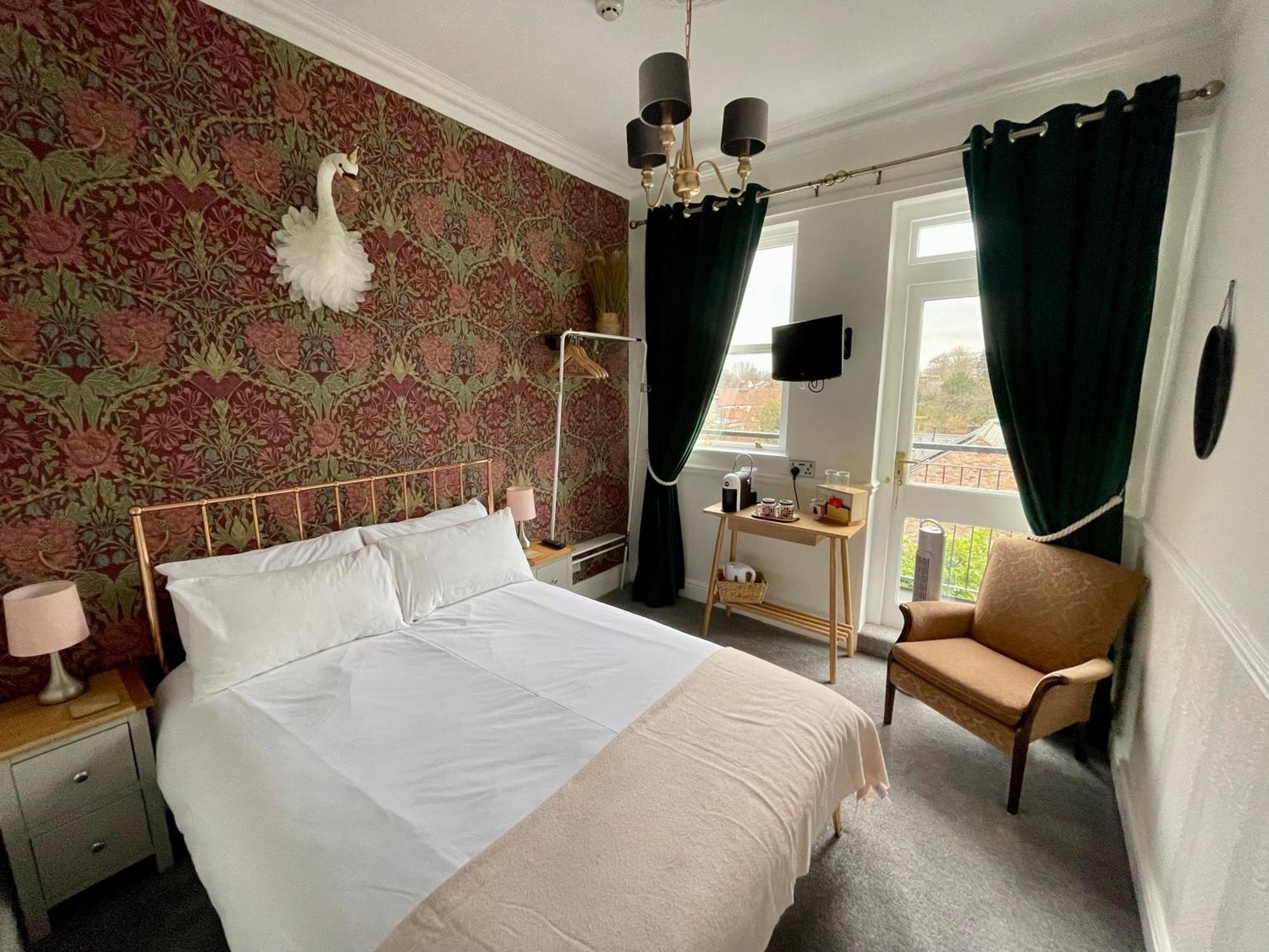 The Bishop And The Bison Bed and Breakfast York Værelse billede